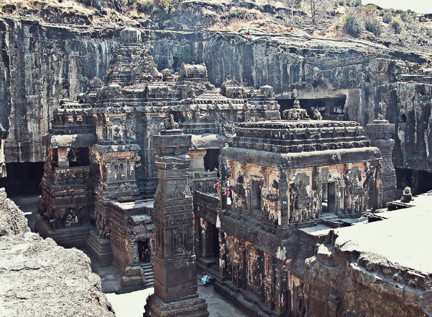 индийский храм вырубленный в скале