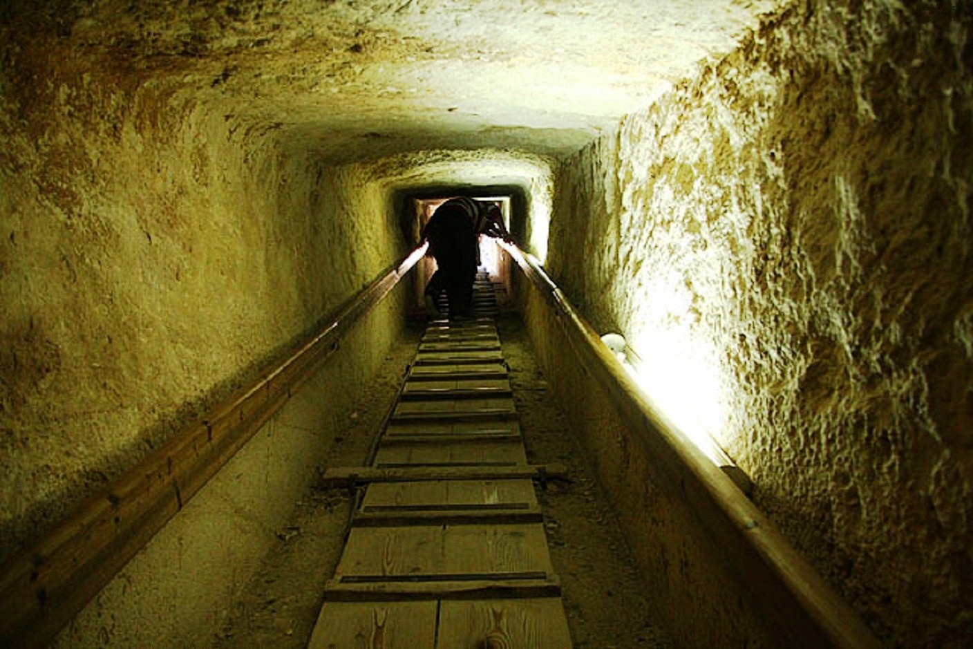 Подземный коридор пирамиды Хеопса